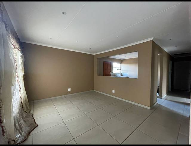 3 BEDROOM HOUSE FOR SALE IN VANDERBIJLPARK CE 4